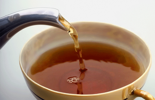Анимация Чай медленно льется из чайника в чашку, гифка Чай медленно льется из чайника в чашку