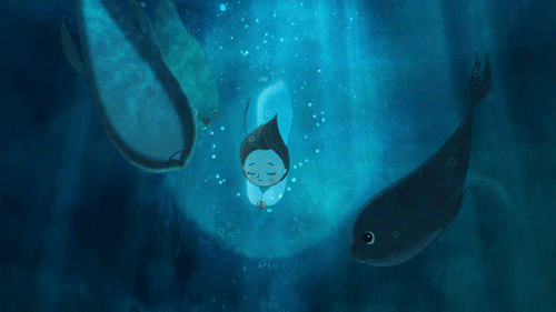 Анимация Сирша из мультфильма Song of the Sea / Песнь моря под водой в окружении тюленей, гифка Сирша из мультфильма Song of the Sea / Песнь моря под водой в окружении тюленей