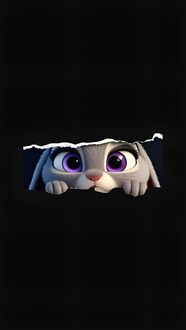 Обои на телефон Крольчиха Джуди Хоппс из мультфильма Зверополис / Zootopia выглядывает из-за разорванного края, на черном фоне